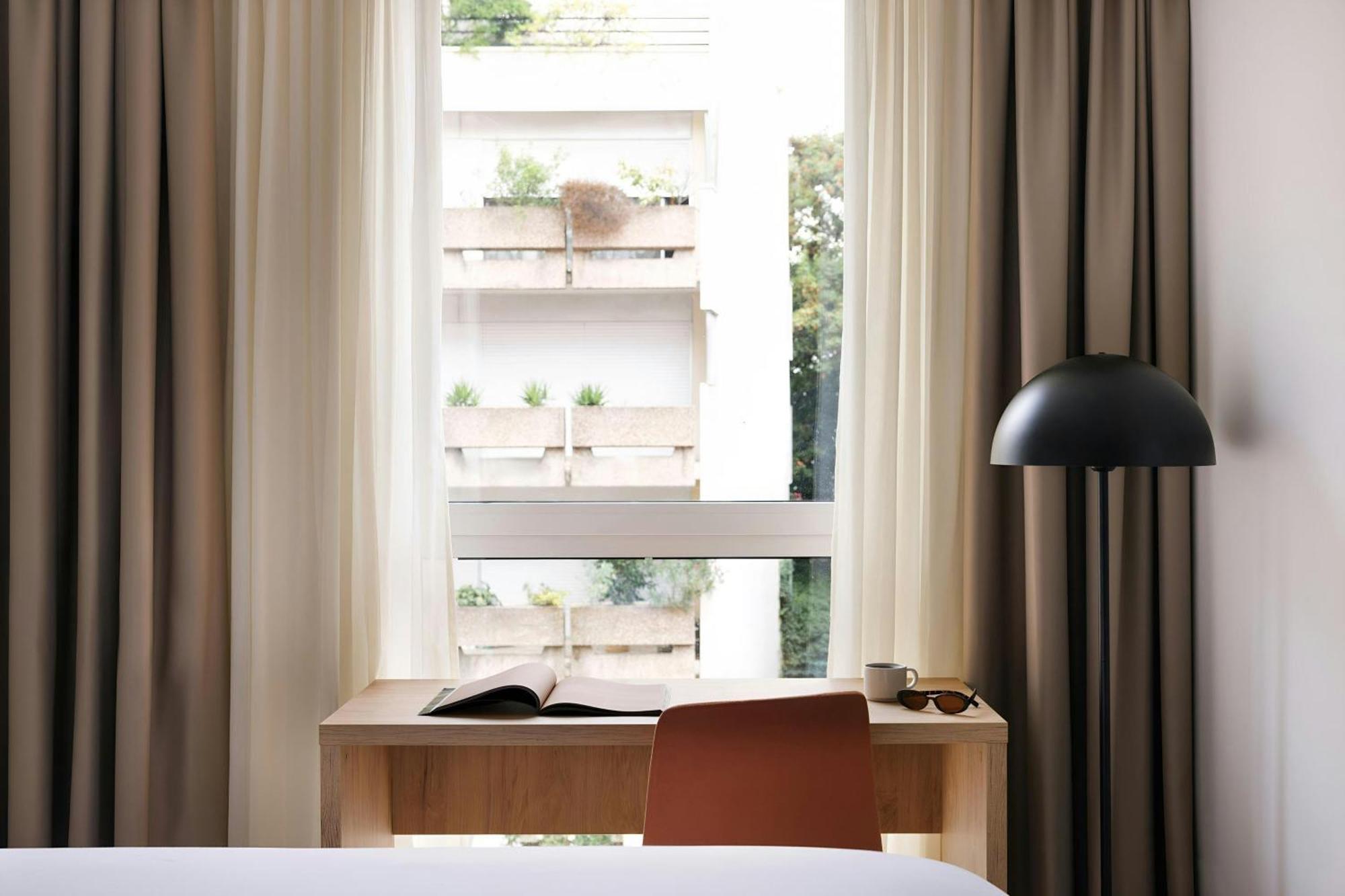 Yvette Hotel Porte De Versailles, Sonder By Marriott Bonvoy Vanves Exterior foto